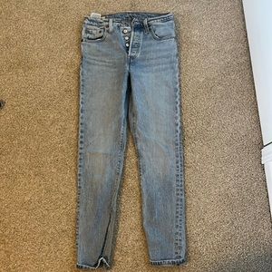 LEVI STRAIGHT LEG JEANS!